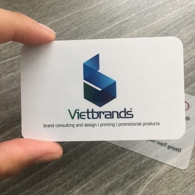in danh thiếp nhựa trong suốt cao cấp